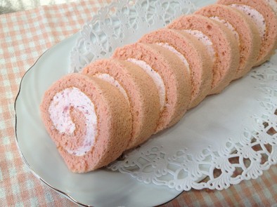 ふわっ♡いちごクリームの春色ロールケーキの写真