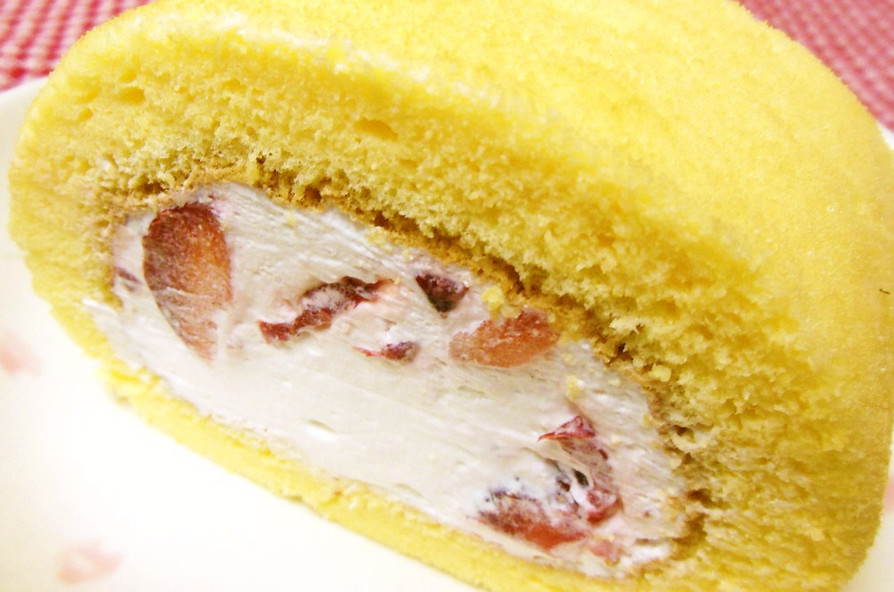 いちごのロールケーキの画像