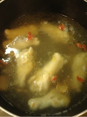 超簡単！骨付き鶏の中華薬膳スープの画像