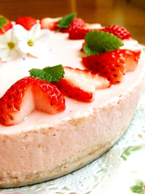 ひな祭り！絶品❤苺レアチーズケーキの画像