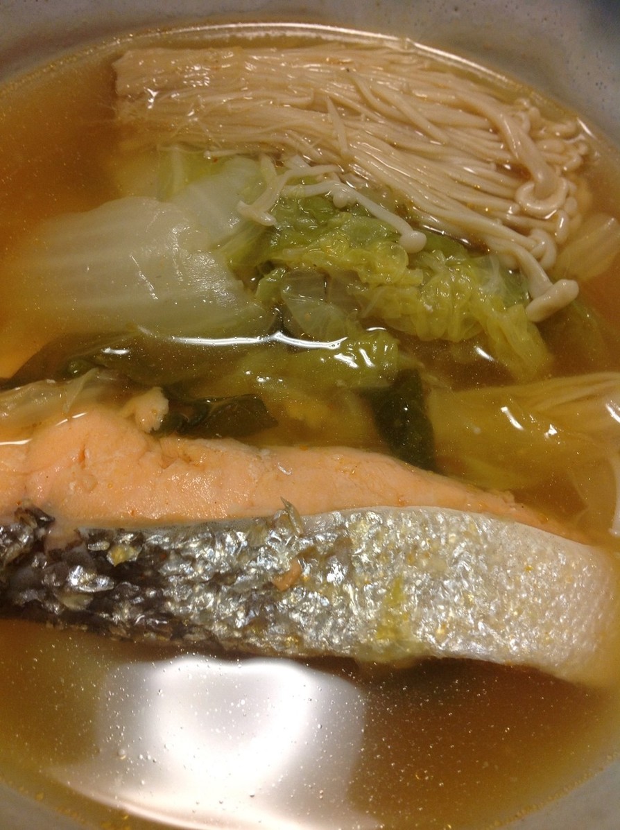 鮭・白菜・えのき茸のキムチ鍋の画像
