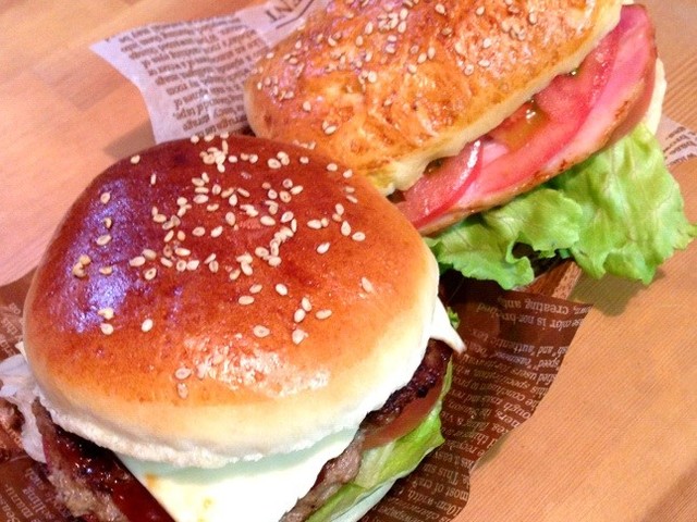 バンズから作る手捏ねハンバーガー レシピ 作り方 By Akiko Xxx クックパッド 簡単おいしいみんなのレシピが354万品