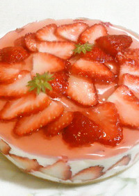 苺のレアチーズヨーグルトケーキ