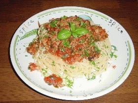 フレッシュバジルのトマトソースパスタ