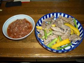 パイナップル牛モモ肉アスパラパプリカ