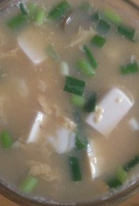 豆腐ととき卵となめことネギの味噌汁