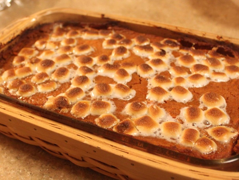 スロークッカーシナモンロールキャセロールのレシピ