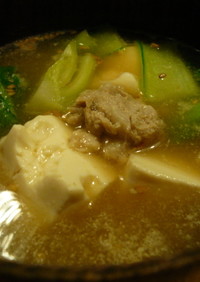 チンゲン菜とくずし豆腐の中華ゴマスープ