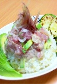【旨】シーザーサラダドレッシングマグロ丼