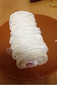 白い米粉のロールケーキ