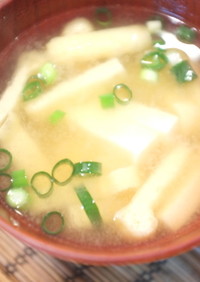 豆腐と油揚げのお味噌汁