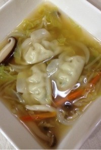 簡単☆冷凍餃子で☆野菜たっぷり餃子スープ
