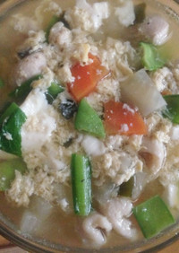 野菜と舞茸と溶き卵の鰹昆布出汁湯豆腐