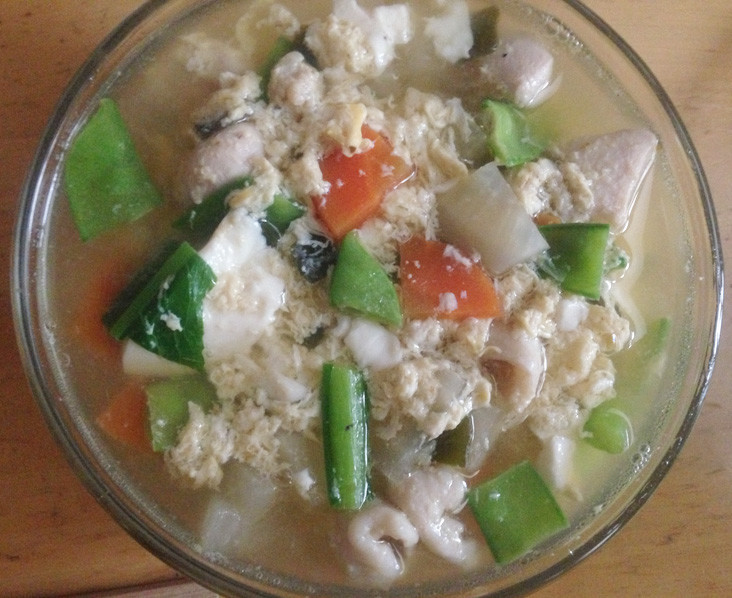 野菜と舞茸と溶き卵の鰹昆布出汁湯豆腐の画像