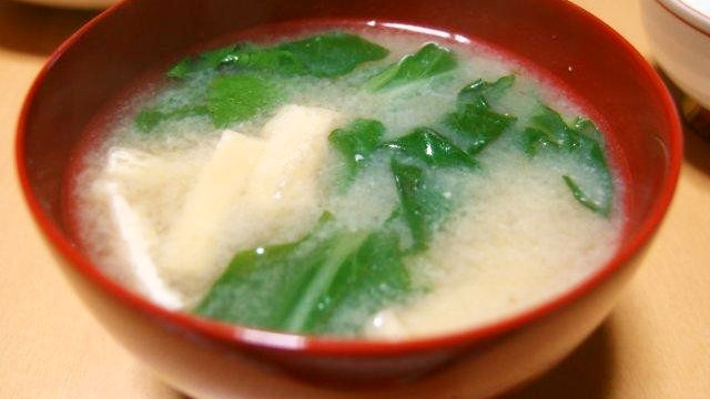 ほうれん草と油揚げの味噌汁 レシピ 作り方 By Chiaki12 クックパッド