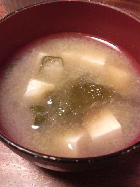 オクラと豆腐ととろろ昆布のトロトロ味噌汁の画像