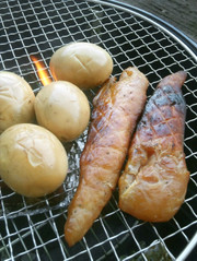 ささみと半熟たまごの燻製の写真