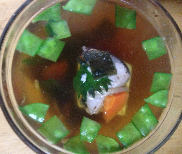 鰹と豆腐と人参と茸と昆布のスープ　隠元添の画像