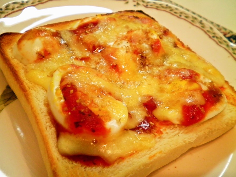 半熟たまごとチーズのとろーりトーストの画像