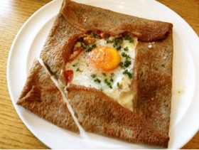 そば粉のクレープ"ガレット"