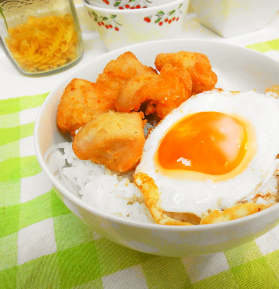 ＊簡単＊唐揚げと目玉焼きの丼＊の画像