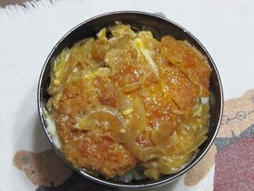 麺つゆと砂糖の味付け カツ丼
