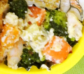 チーズ風味のカラッと温マセドアンサラダ