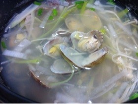 韓国料理 貝の旨味たっぷり！チョゲタンの画像