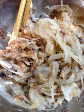 うま!新たまねぎとさばの味噌煮缶サラダ♡