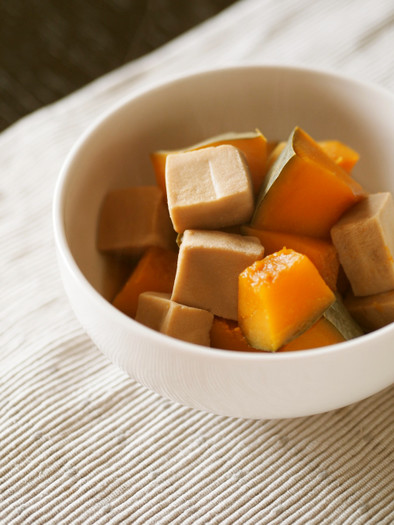 高野豆腐とかぼちゃの煮物の写真