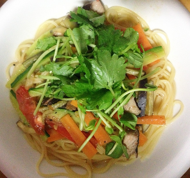 細切り野菜と鰹の温サラダカッペリーニの画像