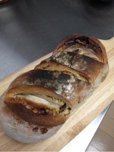 イチジクとクルミのドイツパンの写真