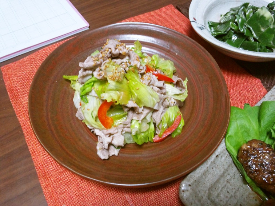 薄切り茹で豚とレタスのサラダの画像