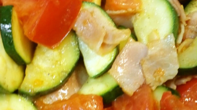 ズッキーニとトマトとベーコンの炒め物 レシピ 作り方 By Iyuga クックパッド 簡単おいしいみんなのレシピが360万品