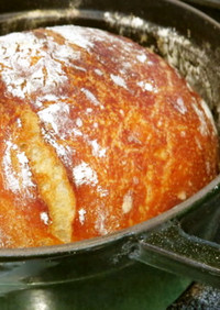 ストウブで作る　こねないプロっぽいパン　