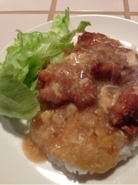 卵ふわふわあんかけ唐揚げ丼