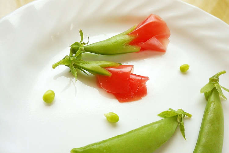 簡単飾り切り トマトで赤いスイートピー レシピ 作り方 By 面倒くさがり研究家 クックパッド 簡単おいしいみんなのレシピが375万品