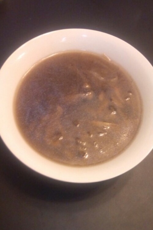 舞茸と玉ねぎのコンソメスープの画像