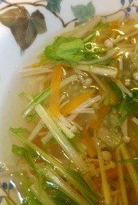 細切り野菜のスープ
