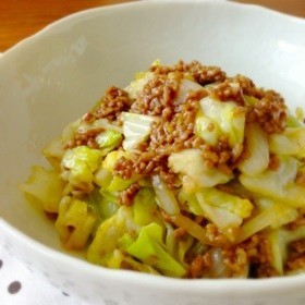簡単おいし〜♪キャベツと挽肉甘辛炒め