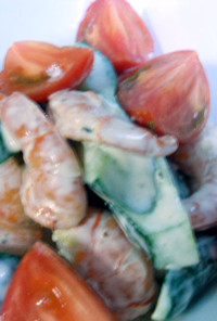 ボイル海老ときゅうりのサラダ