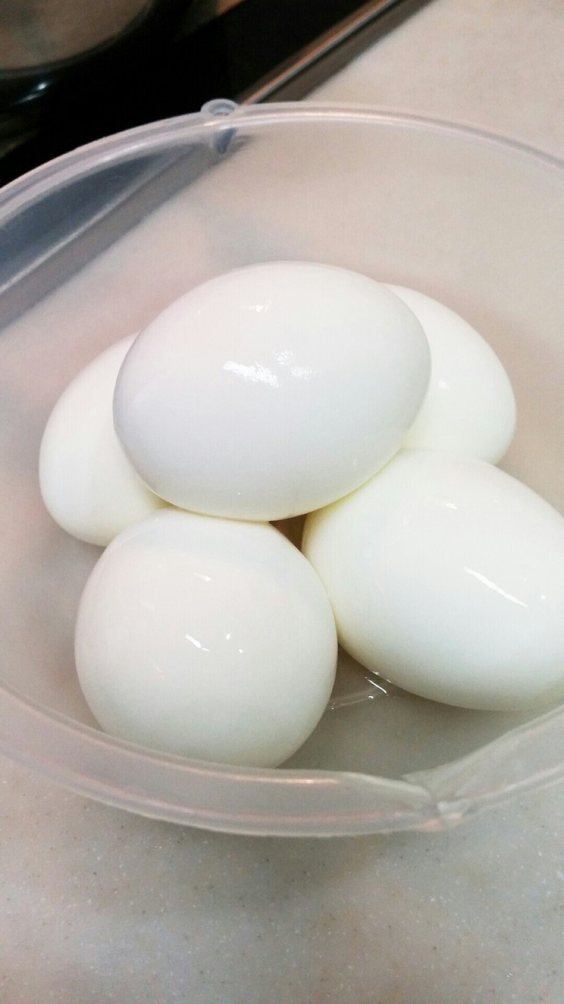 超簡単☆ヒビ不要‼つるんとキレイなゆで卵の画像