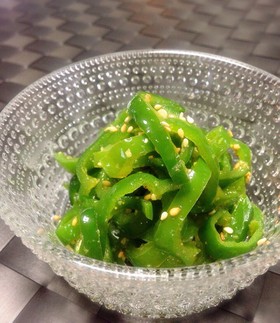 お弁当にも♪レンジで2分ピーマンナムル