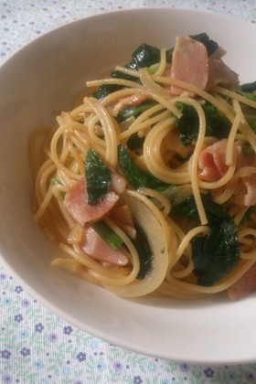ほうれん草とベーコンのバター醤油パスタ