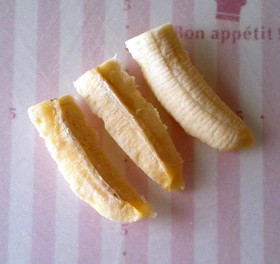 食べやすさ 子ども向けバナナは 縦三つに割る 食べやすさ 子ども向けバナナは 縦三つに割る