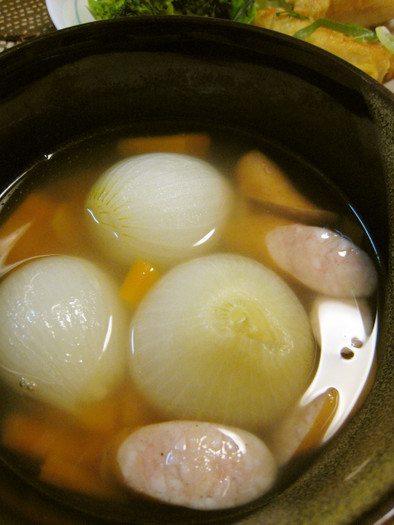 新玉ねぎ丸ごとスープ（泉州黄玉ねぎ使用）の写真