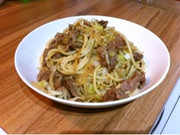 サッパリ♪豚ほほ肉のネギ塩だれ焼きそばの写真