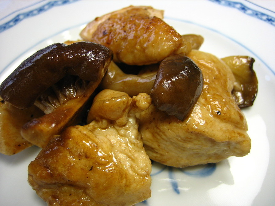 バルサミコを使った鶏肉とキノコの炒め物の画像
