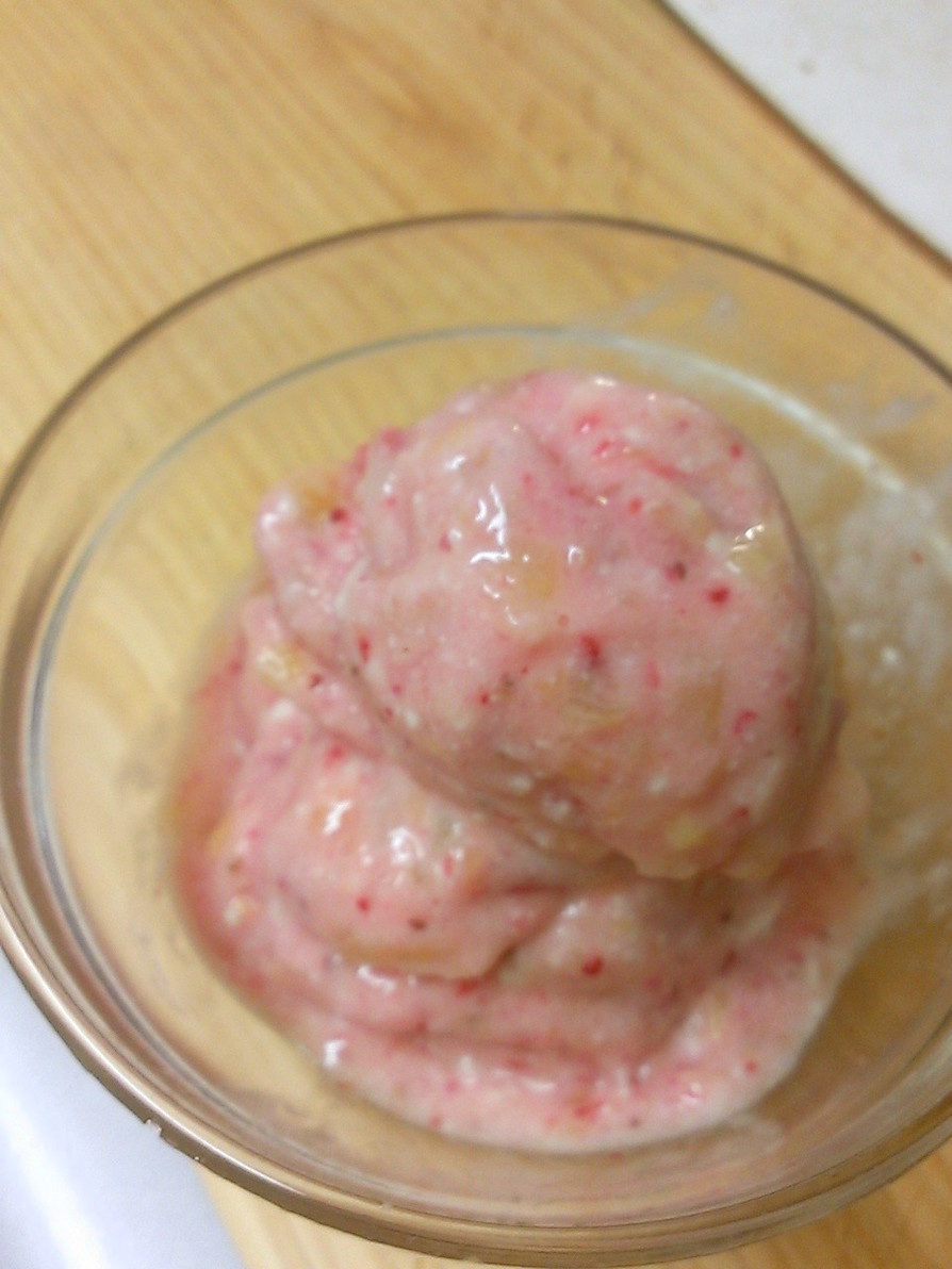 苺とパインのクリーミー豆腐アイスクリームの画像