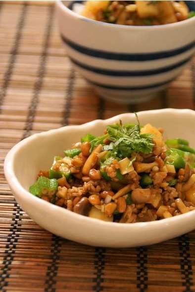 納豆と挽肉、ネバネバ野菜の中華風炒めの写真